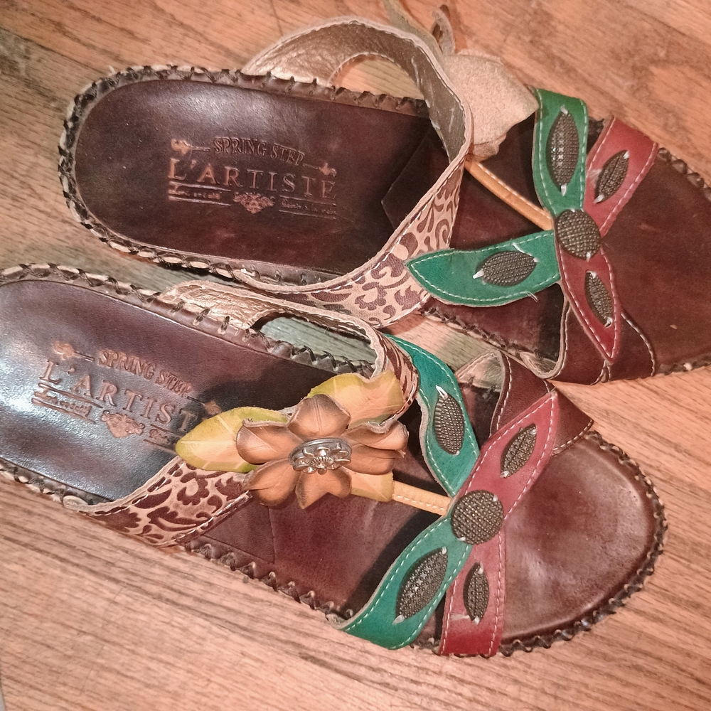 L'ARTISTE Women's Multicolor Sandals